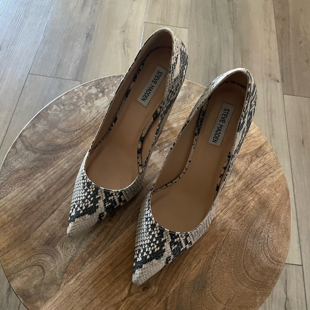 Steve Madden embossed snake print pointy toe heel… - image 1